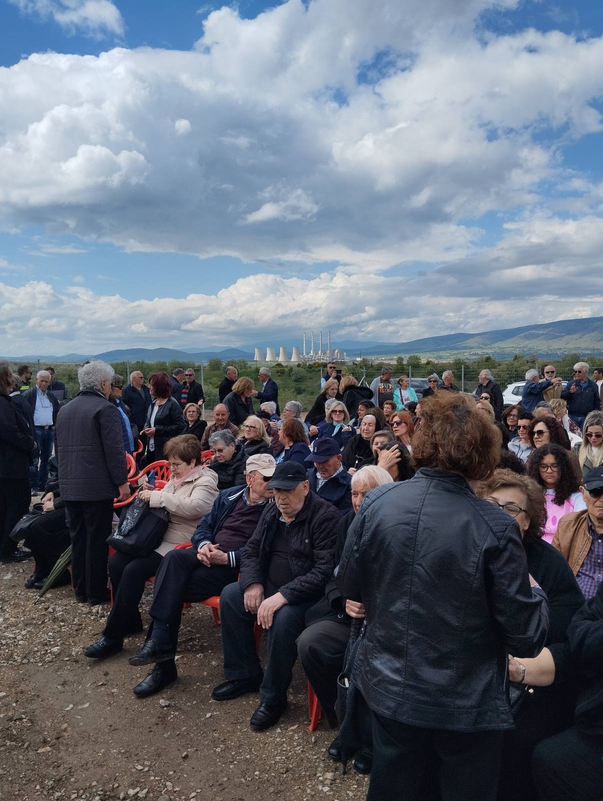 Ξύπνησαν μνήμες στην παλιά Καρδιά: Τα Θυρανοίξια του Αγίου Νικολάου ένωσαν ξανά τους κατοίκους 50 χρόνια μετά. | Eordaialive.com Ξύπνησαν μνήμες στην παλιά Καρδιά: Τα Θυρανοίξια του Αγίου Νικολάου ένωσαν ξανά τους κατοίκους 50 χρόνια μετά. - Eordaialive.com