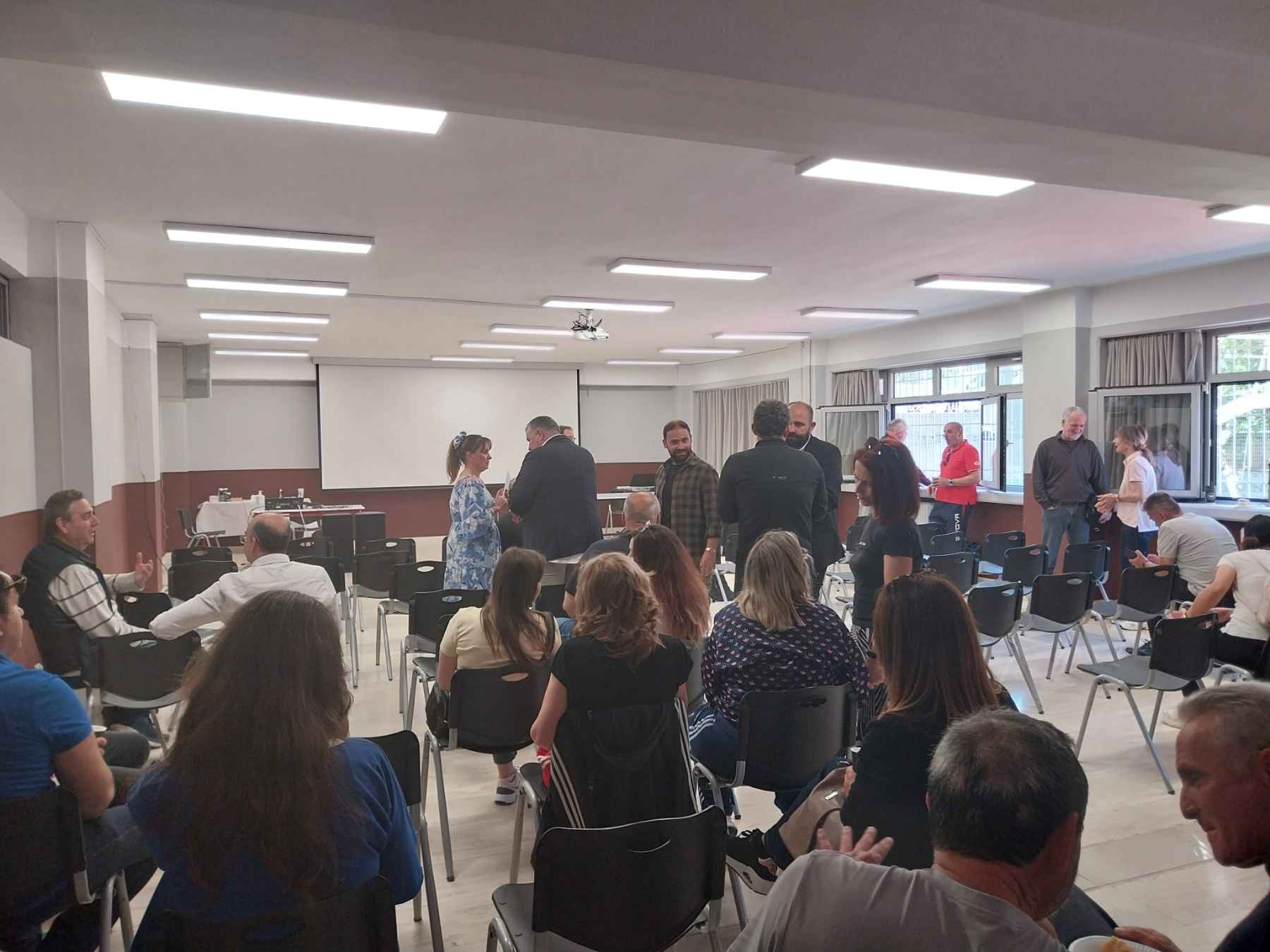 Ξεκίνησε η διανομή αθλητικού εξοπλισμού στις σχολικές μονάδες της Π.Ε. Κοζάνης Πρώτη παράδοση στο Δημόσιο Ωνάσειο ΓΕΛ Κοζάνης | Eordaialive.com Ξεκίνησε η διανομή αθλητικού εξοπλισμού στις σχολικές μονάδες της Π.Ε. Κοζάνης Πρώτη παράδοση στο Δημόσιο Ωνάσειο ΓΕΛ Κοζάνης - Eordaialive.com
