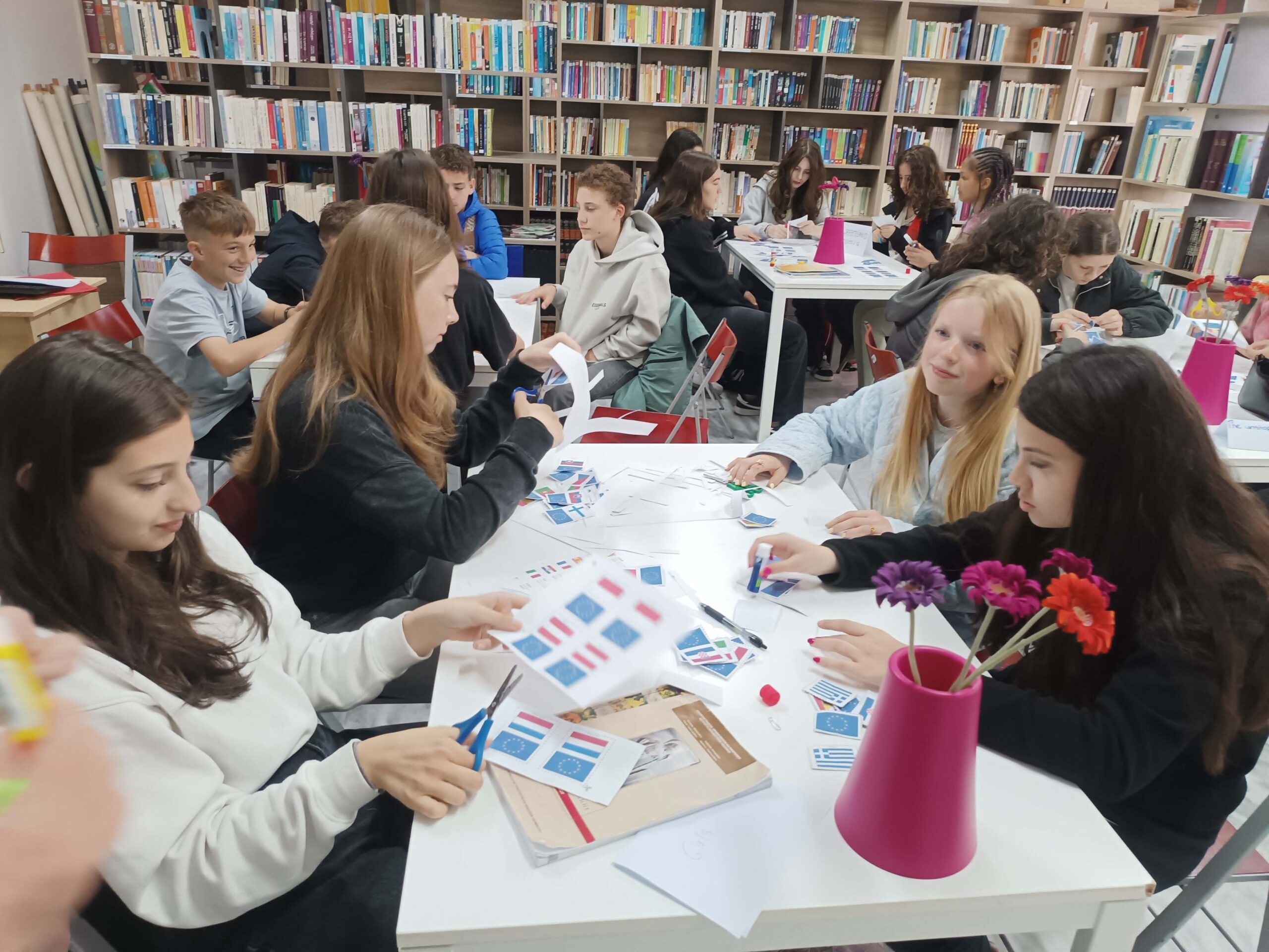 Ευρωπαϊκός αέρας στο 5ο Γυμνάσιο Πτολεμαΐδας: Φιλοξενία μαθητών από την Ολλανδία στο πλαίσιο του Erasmus+ | Eordaialive.com Ευρωπαϊκός αέρας στο 5ο Γυμνάσιο Πτολεμαΐδας: Φιλοξενία μαθητών από την Ολλανδία στο πλαίσιο του Erasmus+ - Eordaialive.com