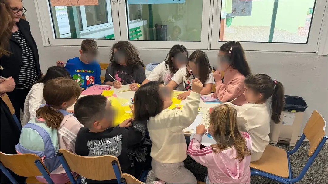 Γαλλικός αέρας» σε Κοζάνη & Πτολεμαΐδα: Η ποίηση έγινε παιχνίδι για εκατοντάδες μαθητές – Διήμερο δράσεων με τον διεθνούς φήμης σκηνοθέτη Éric Cénat | Eordaialive.com Γαλλικός αέρας» σε Κοζάνη & Πτολεμαΐδα: Η ποίηση έγινε παιχνίδι για εκατοντάδες μαθητές – Διήμερο δράσεων με τον διεθνούς φήμης σκηνοθέτη Éric Cénat - Eordaialive.com