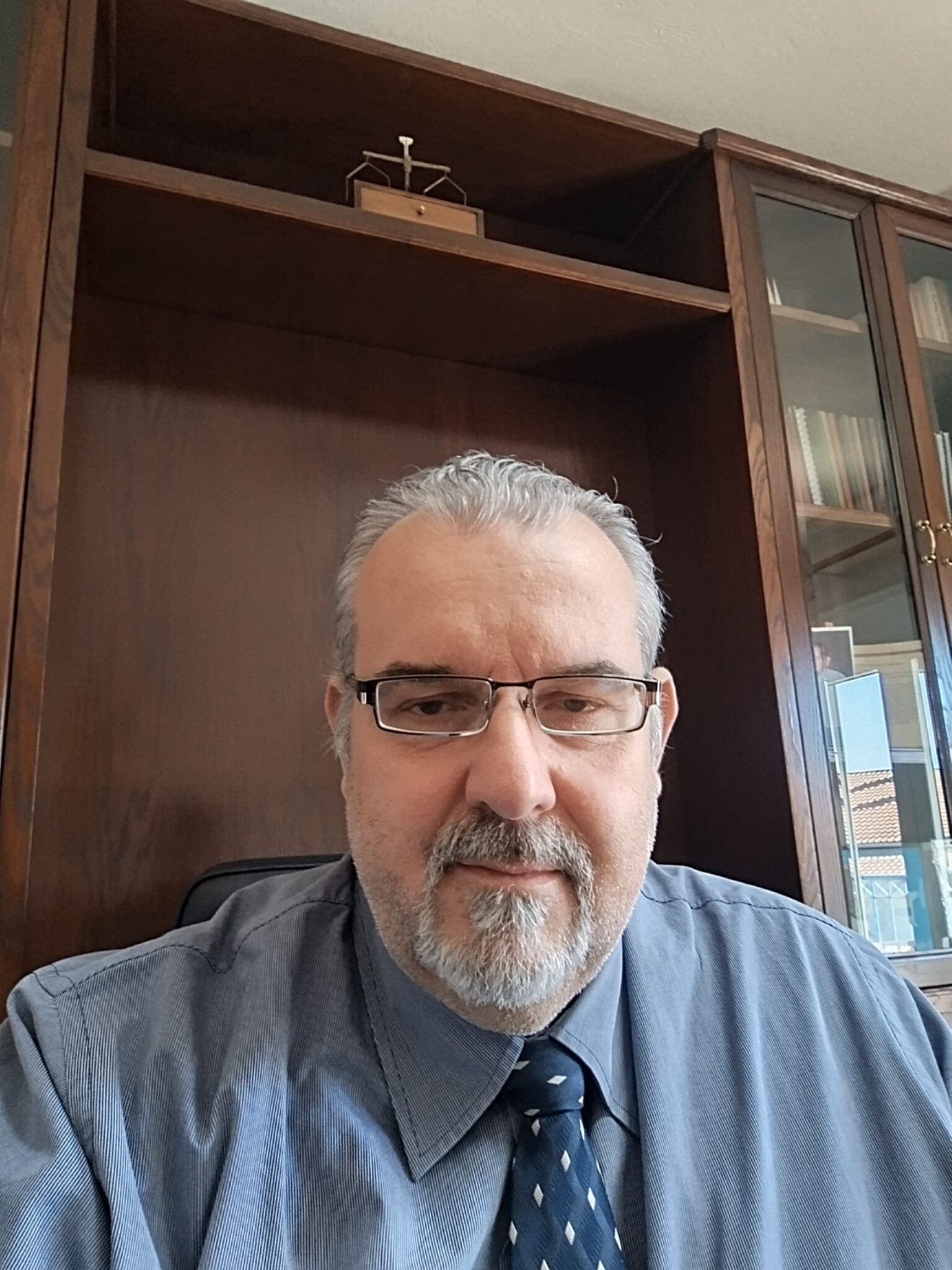 «Βροχή εκατομμυρίων στη Δυτική Μακεδονία κι η Φλώρινα πανηγυρίζει για τα ψίχουλα…» (γράφει ο Γιώργος Τσιρώνης)