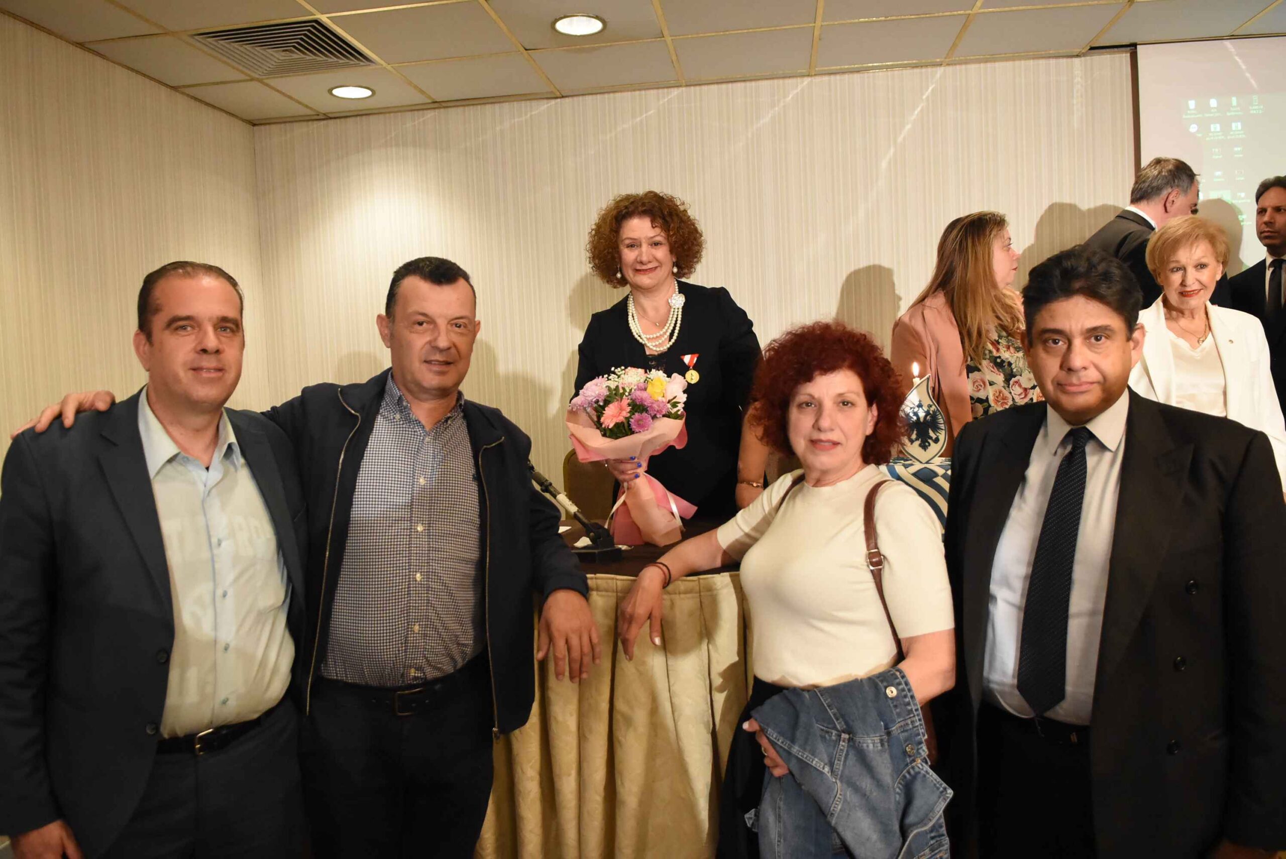 Με το Χρυσό Μετάλλιο της Φλόγας της Ειρήνης τιμήθηκε η Ησαΐα Τσαουσίδου -από το Καπνοχώρι Κοζάνης- Πρόεδρος της Ένωσης Ευρωπαίων Δημοσιογράφων | Eordaialive.com Με το Χρυσό Μετάλλιο της Φλόγας της Ειρήνης τιμήθηκε η Ησαΐα Τσαουσίδου -από το Καπνοχώρι Κοζάνης- Πρόεδρος της Ένωσης Ευρωπαίων Δημοσιογράφων - Eordaialive.com