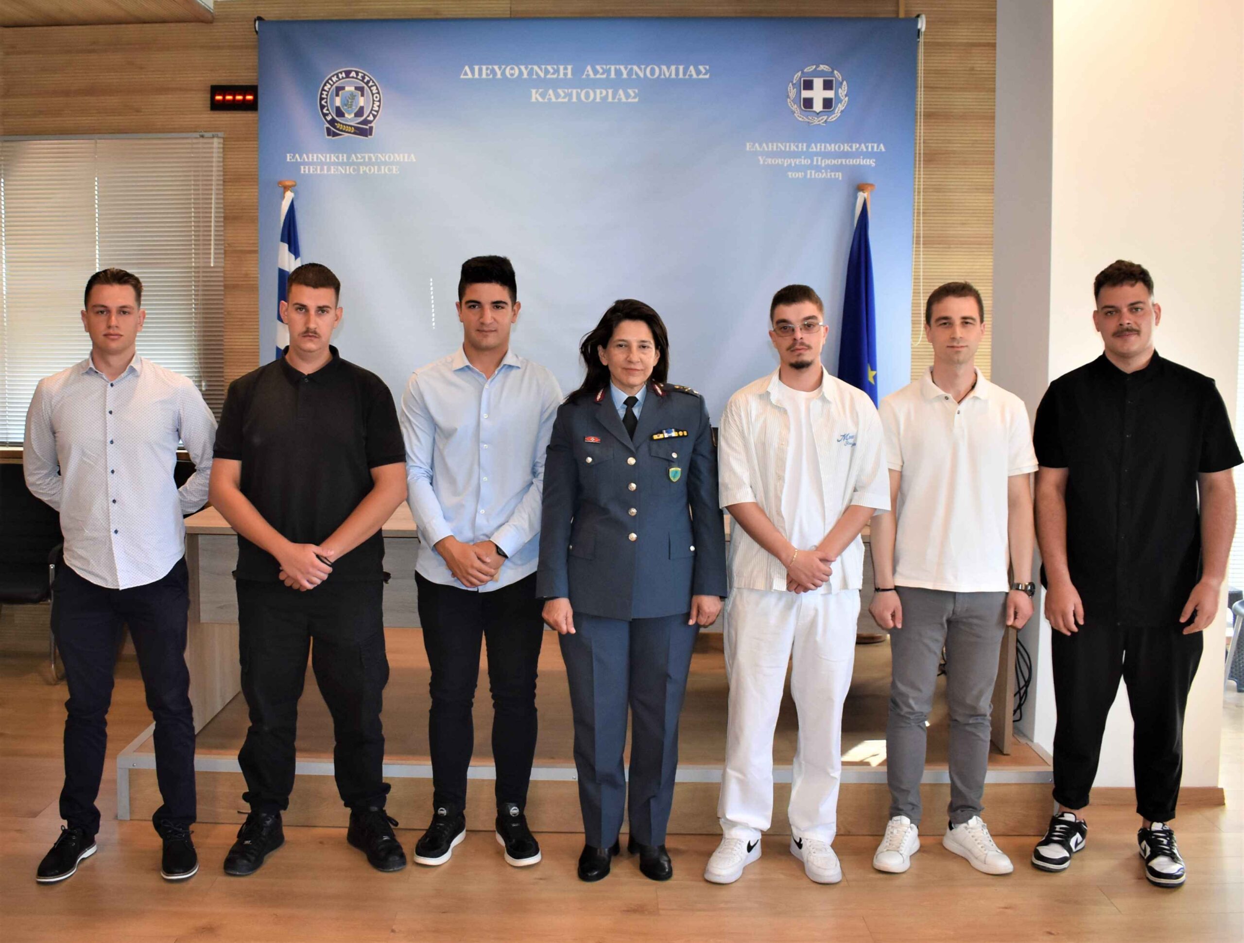 Ορκωμοσία 21 νέων Συνοριακών Φυλάκων Ορισμένου Χρόνου στις έδρες των Διευθύνσεων Αστυνομίας Γρεβενών, Καστοριάς, Κοζάνης και Φλώρινας | Eordaialive.com Ορκωμοσία 21 νέων Συνοριακών Φυλάκων Ορισμένου Χρόνου στις έδρες των Διευθύνσεων Αστυνομίας Γρεβενών, Καστοριάς, Κοζάνης και Φλώρινας - Eordaialive.com