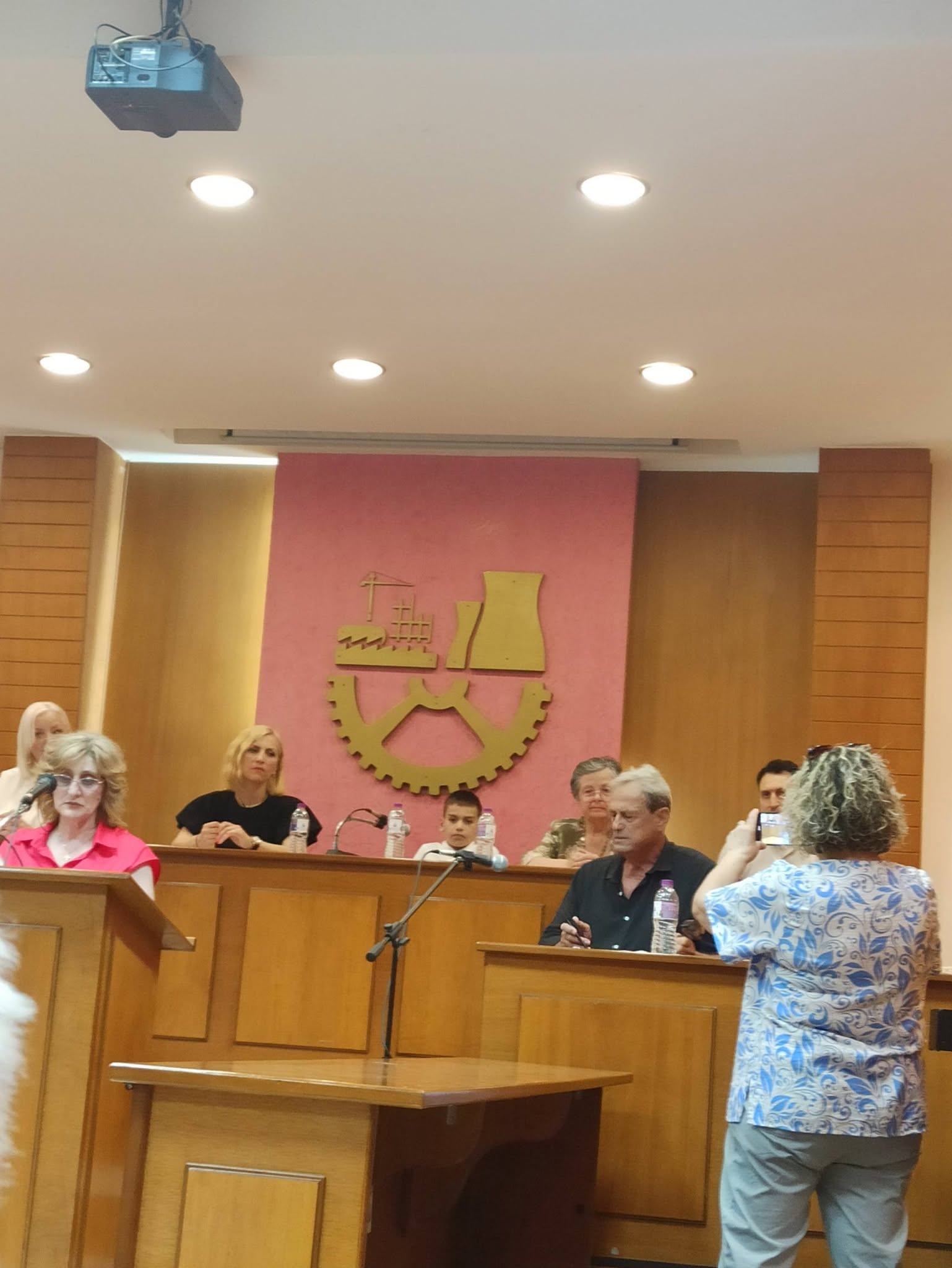 Μια βραδιά γεμάτη ποίηση στην Πτολεμαΐδα: Παρουσιάστηκε με επιτυχία η συλλογή «Ρωγμές στον Βράχο» της Στέλλας Καρούτσου - Ιακωβίδου | Eordaialive.com Μια βραδιά γεμάτη ποίηση στην Πτολεμαΐδα: Παρουσιάστηκε με επιτυχία η συλλογή «Ρωγμές στον Βράχο» της Στέλλας Καρούτσου - Ιακωβίδου - Eordaialive.com