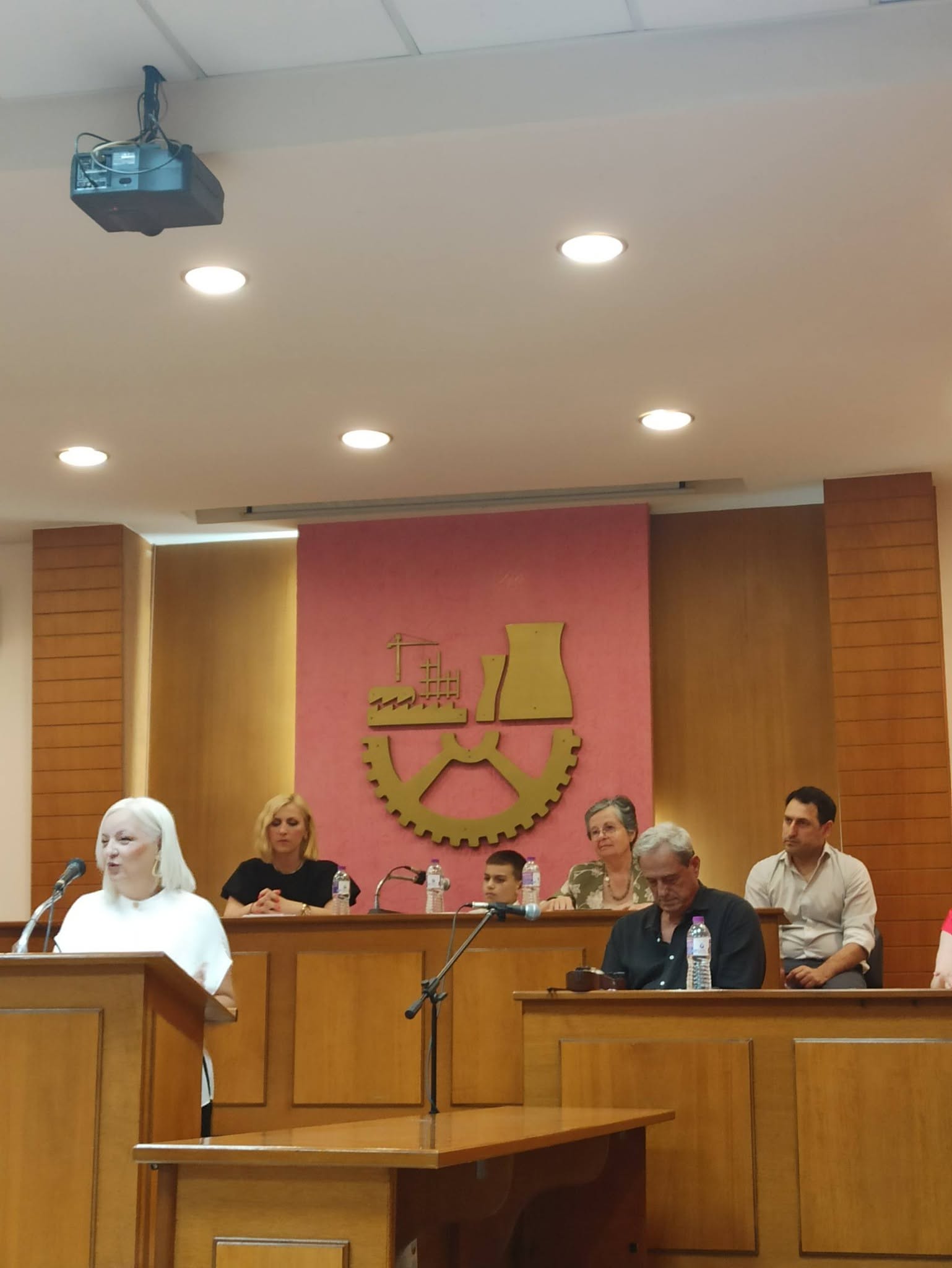 Μια βραδιά γεμάτη ποίηση στην Πτολεμαΐδα: Παρουσιάστηκε με επιτυχία η συλλογή «Ρωγμές στον Βράχο» της Στέλλας Καρούτσου - Ιακωβίδου | Eordaialive.com Μια βραδιά γεμάτη ποίηση στην Πτολεμαΐδα: Παρουσιάστηκε με επιτυχία η συλλογή «Ρωγμές στον Βράχο» της Στέλλας Καρούτσου - Ιακωβίδου - Eordaialive.com