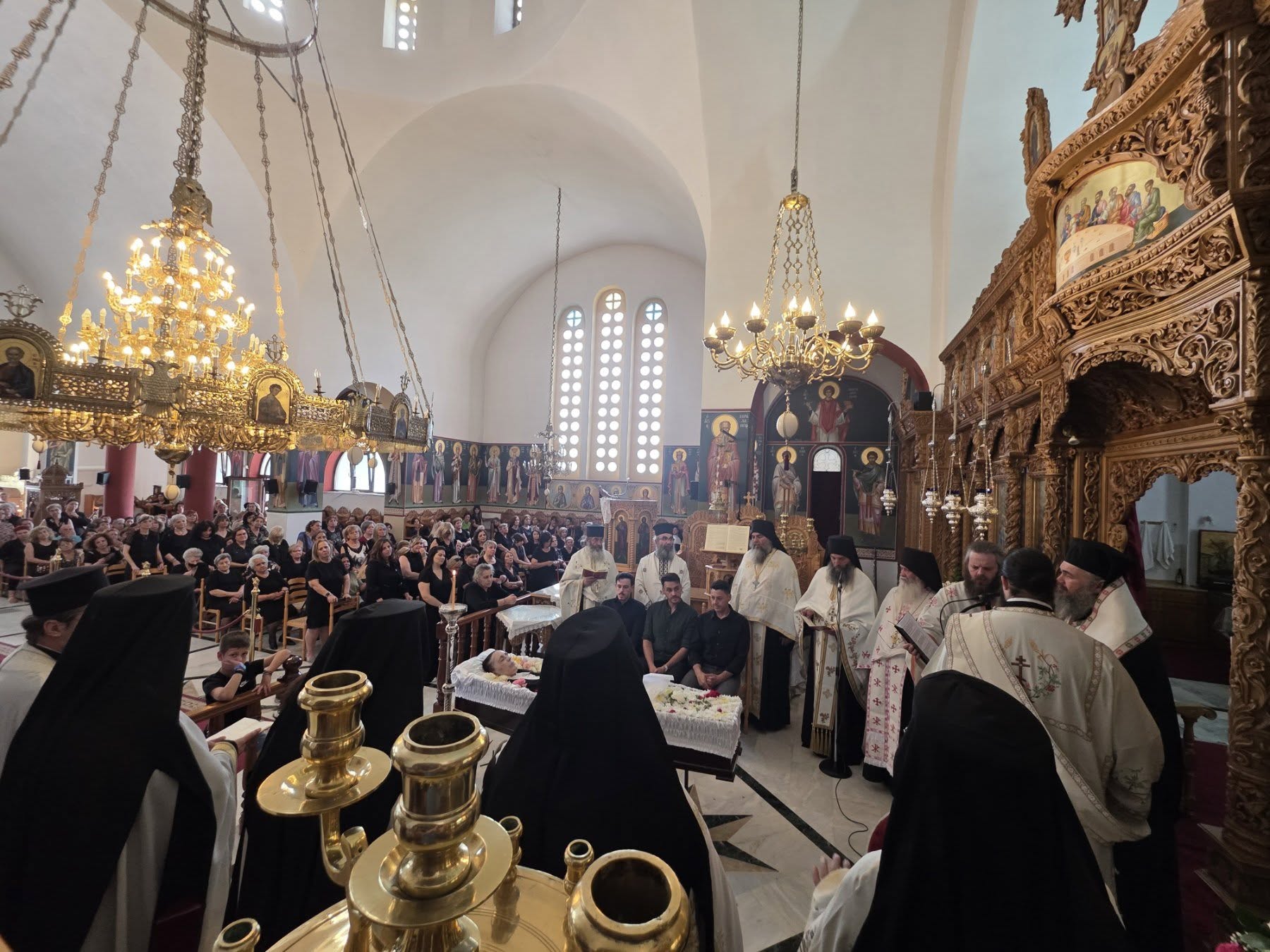 Ο Μητροπολίτης Φλωρίνης Ειρηναίος στην Εξόδιο Ακολουθία της Θεολόγου Βαΐας Ζανίδου