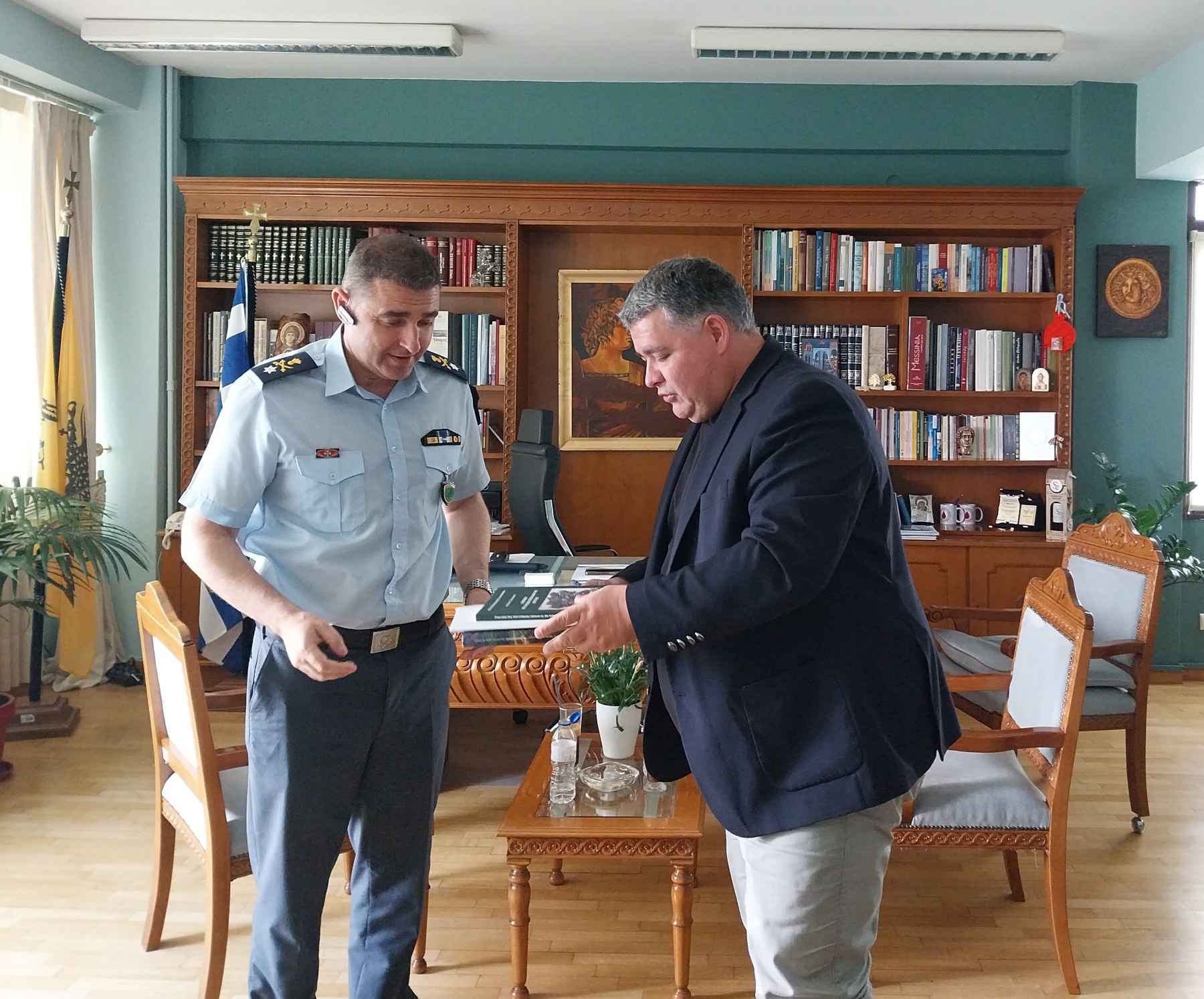 Συνάντηση του Αντιπεριφερειάρχη Π.Ε. Κοζάνης Κωνσταντίνου Βύζα με την ηγεσία της Ελληνικής Αστυνομίας στη Δυτική Μακεδονία | Eordaialive.com Συνάντηση του Αντιπεριφερειάρχη Π.Ε. Κοζάνης Κωνσταντίνου Βύζα με την ηγεσία της Ελληνικής Αστυνομίας στη Δυτική Μακεδονία - Eordaialive.com