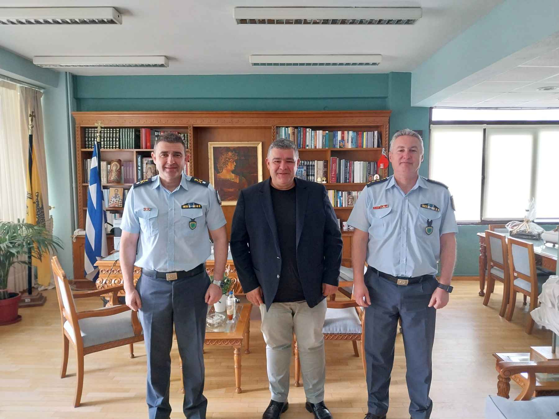 Συνάντηση του Αντιπεριφερειάρχη Π.Ε. Κοζάνης Κωνσταντίνου Βύζα με την ηγεσία της Ελληνικής Αστυνομίας στη Δυτική Μακεδονία | Eordaialive.com Συνάντηση του Αντιπεριφερειάρχη Π.Ε. Κοζάνης Κωνσταντίνου Βύζα με την ηγεσία της Ελληνικής Αστυνομίας στη Δυτική Μακεδονία - Eordaialive.com