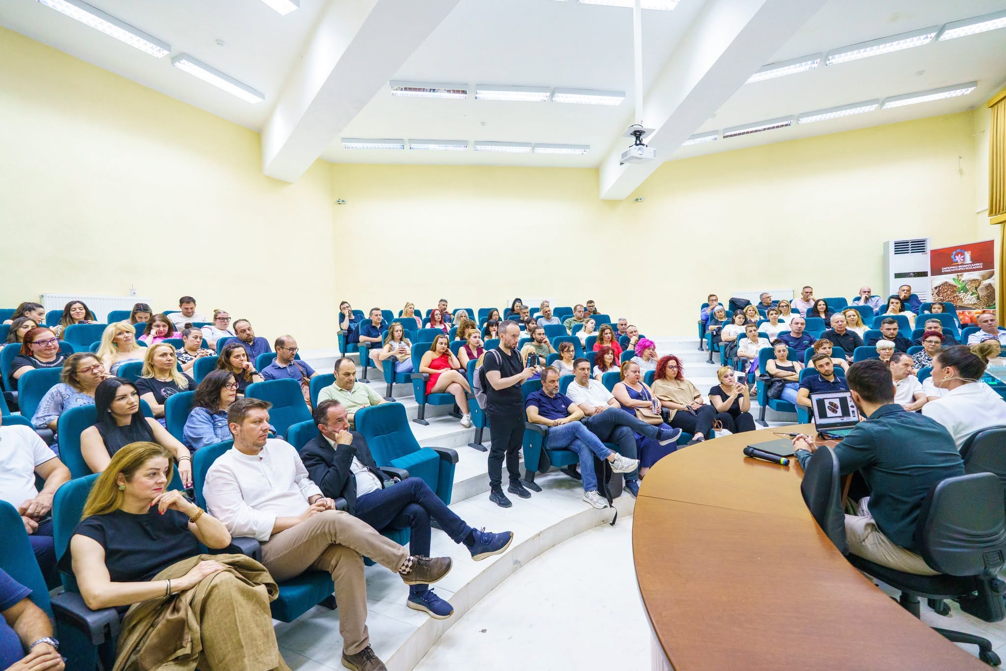 Με μεγάλη συμμετοχή πραγματοποιήθηκε το σεμινάριο «AI Εργαλεία για το Σύγχρονο Εμπόριο» | Eordaialive.com Με μεγάλη συμμετοχή πραγματοποιήθηκε το σεμινάριο «AI Εργαλεία για το Σύγχρονο Εμπόριο» - Eordaialive.com