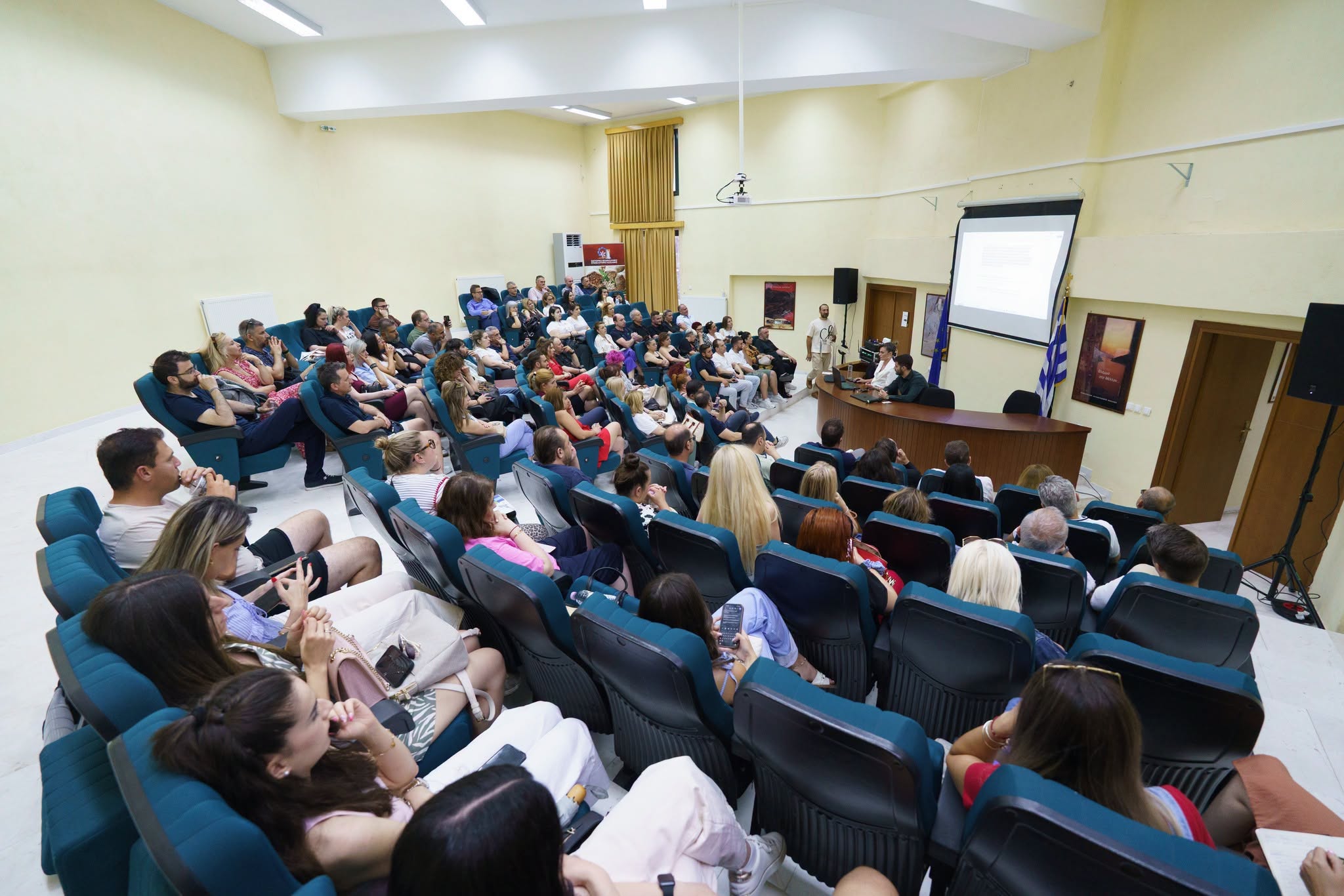 Με μεγάλη συμμετοχή πραγματοποιήθηκε το σεμινάριο «AI Εργαλεία για το Σύγχρονο Εμπόριο» | Eordaialive.com Με μεγάλη συμμετοχή πραγματοποιήθηκε το σεμινάριο «AI Εργαλεία για το Σύγχρονο Εμπόριο» - Eordaialive.com