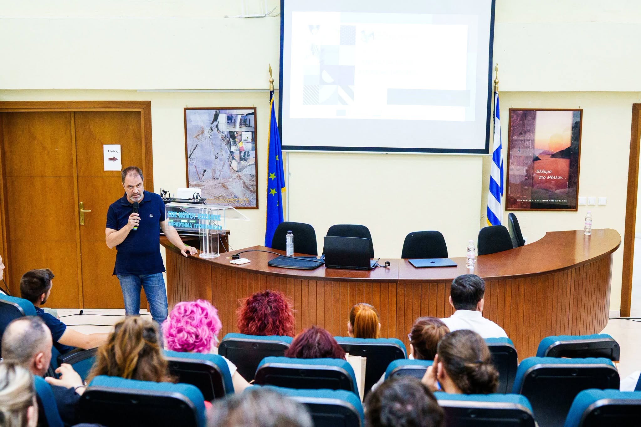 Με μεγάλη συμμετοχή πραγματοποιήθηκε το σεμινάριο «AI Εργαλεία για το Σύγχρονο Εμπόριο» | Eordaialive.com Με μεγάλη συμμετοχή πραγματοποιήθηκε το σεμινάριο «AI Εργαλεία για το Σύγχρονο Εμπόριο» - Eordaialive.com