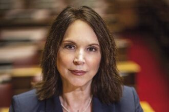 Καλλιόπη Βέττα: «Να σταματήσει ο διωγμός των Ακαδημαϊκών Υποτρόφων και η αποδυνάμωση του Πανεπιστημίου Δυτικής Μακεδονίας»