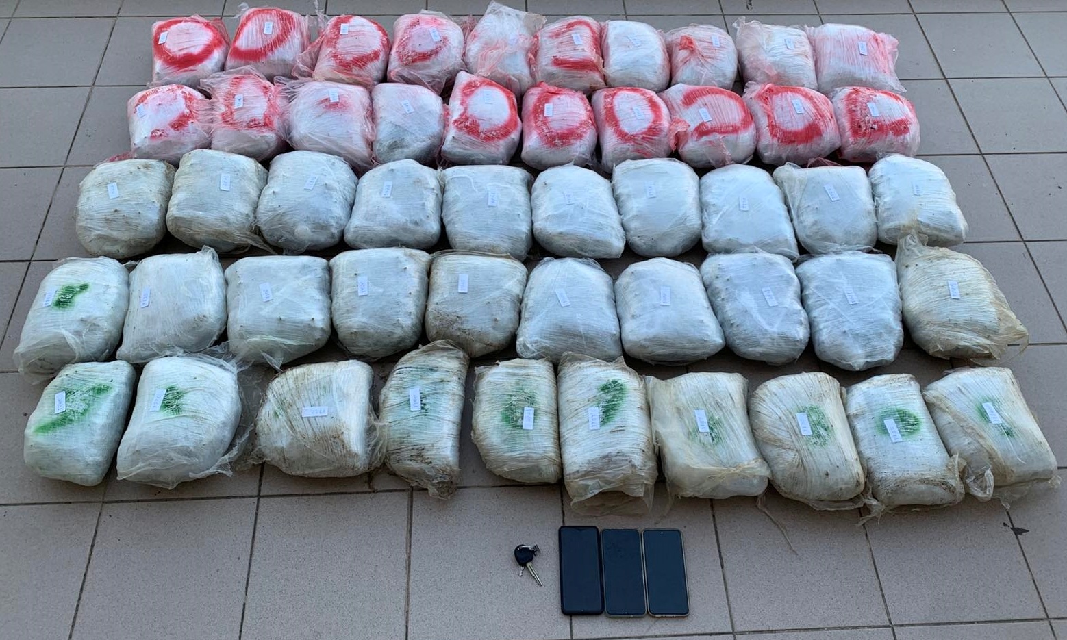 Συνελήφθη 68χρονος Αλλοδαπός στη Φλώρινα για Διακίνηση 55 Κιλών Ακατέργαστης Κάνναβης | Eordaialive.com Συνελήφθη 68χρονος Αλλοδαπός στη Φλώρινα για Διακίνηση 55 Κιλών Ακατέργαστης Κάνναβης - Eordaialive.com