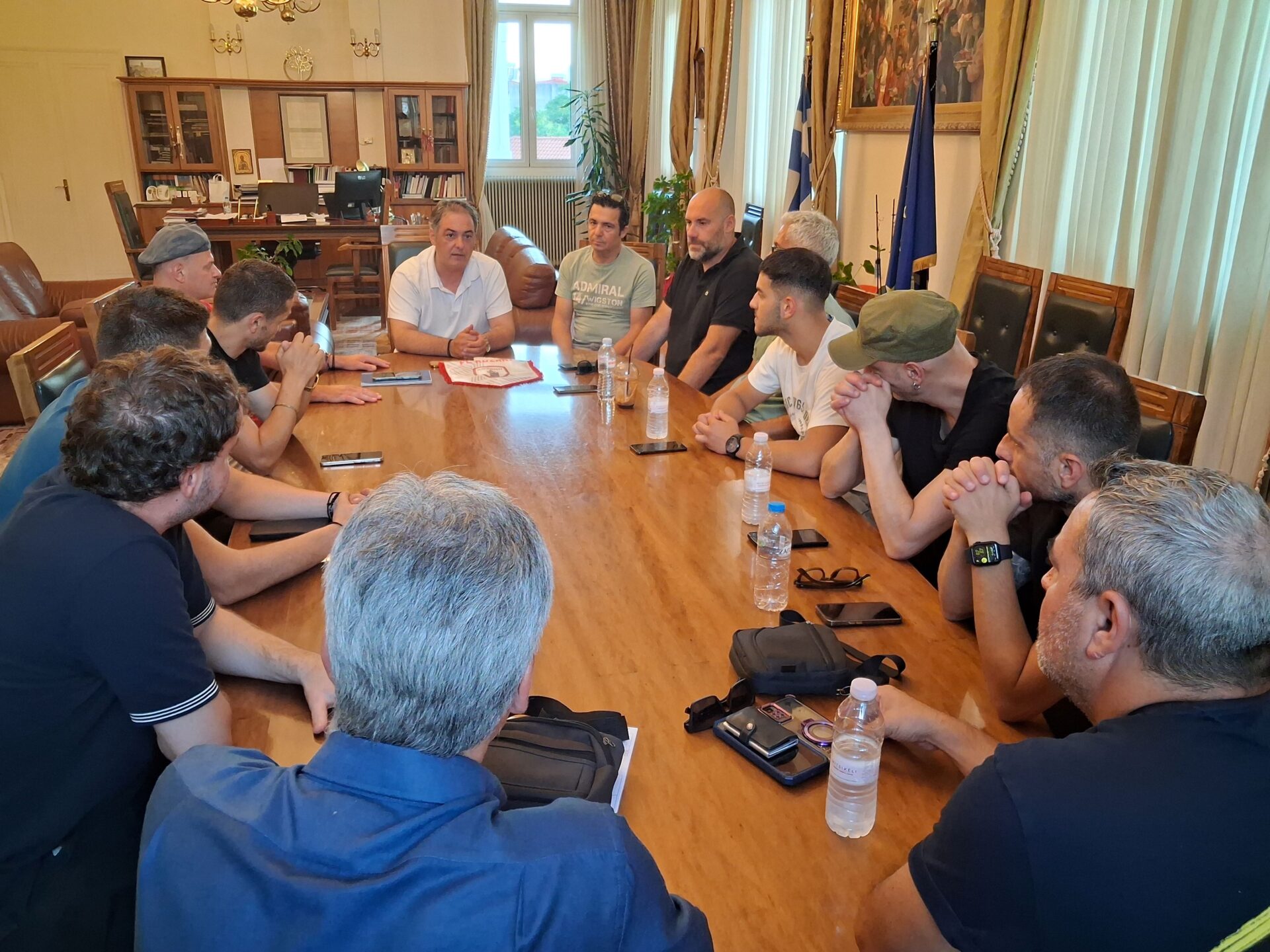 Συνάντηση Κοκκαλιάρη με την ποδοσφαιρική ομάδα της Κοζάνης – Στο πλευρό του ιστορικού σωματείου ο Δήμος Κοζάνης (Φωτογραφίες) | Eordaialive.com Συνάντηση Κοκκαλιάρη με την ποδοσφαιρική ομάδα της Κοζάνης – Στο πλευρό του ιστορικού σωματείου ο Δήμος Κοζάνης (Φωτογραφίες) - Eordaialive.com