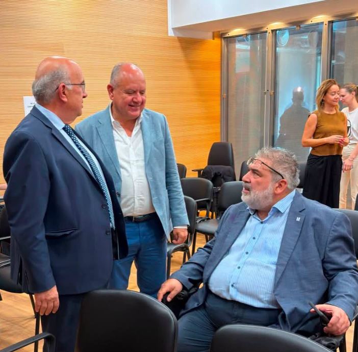 Μιχάλης Παπαδόπουλος: «Η ματιά μου δεν είναι στραμμένη στις επόμενες εκλογές, αλλά στις επόμενες γενιές» – Στην παρουσίαση του πρωτοποριακού Επαγωγικού Διαδρόμου Ηλεκτροκίνησης | Eordaialive.com Μιχάλης Παπαδόπουλος: «Η ματιά μου δεν είναι στραμμένη στις επόμενες εκλογές, αλλά στις επόμενες γενιές» – Στην παρουσίαση του πρωτοποριακού Επαγωγικού Διαδρόμου Ηλεκτροκίνησης - Eordaialive.com