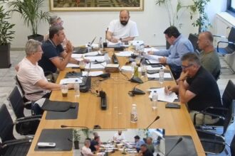 Υψηλοί τόνοι στην Περιφερειακή Επιτροπή για τον προϋπολογισμό 5,1 εκατ. ευρώ και την τουριστική μελέτη