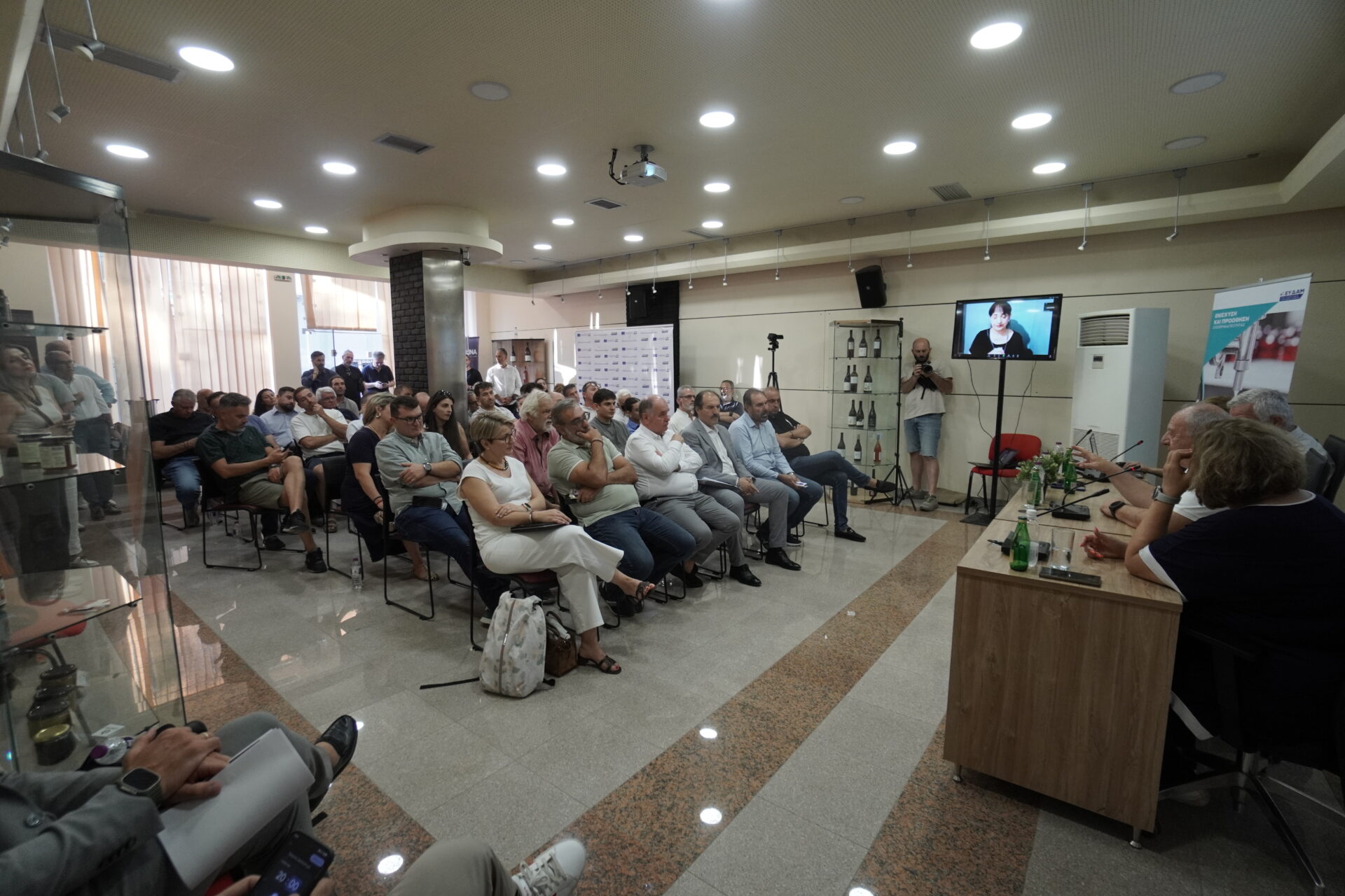 Με έντονο ενδιαφέρον πραγματοποιήθηκε στη Φλώρινα η ενημερωτική εκδήλωση της ΕΥΔΑΜ για τις νέες δράσεις επιχειρηματικότητας - Eordaialive.com