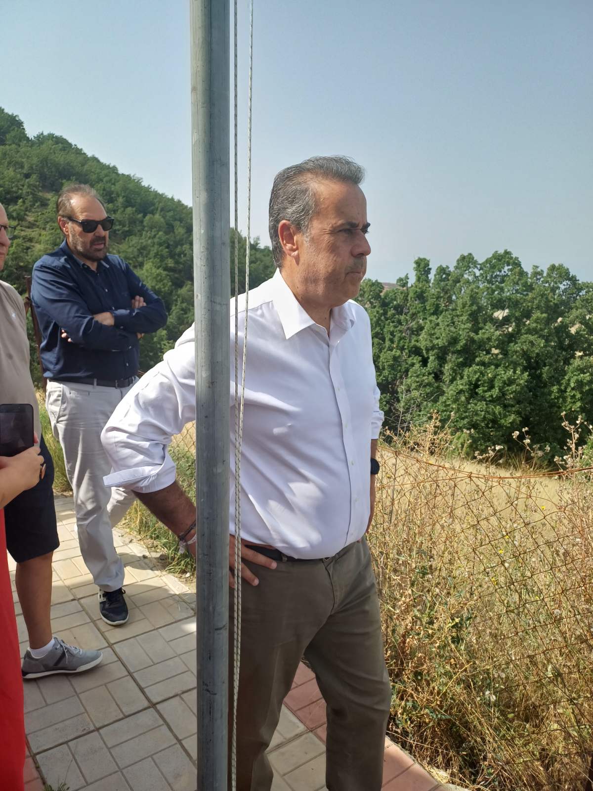 «Του δείξαμε την αλήθεια, όχι μέλι-γάλα»: Στην Αχλάδα Φλώρινας ο Υπουργός Σ. Παπασταύρου μετά από μπλόκο των κατοίκων - Eordaialive.com