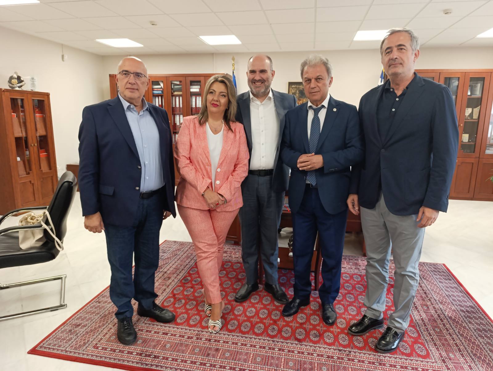 Συνάντηση του Περιφερειάρχη με τον Υφυπουργό Εθνικής Οικονομίας & Οικονομικών | Eordaialive.com Συνάντηση του Περιφερειάρχη με τον Υφυπουργό Εθνικής Οικονομίας & Οικονομικών - Eordaialive.com
