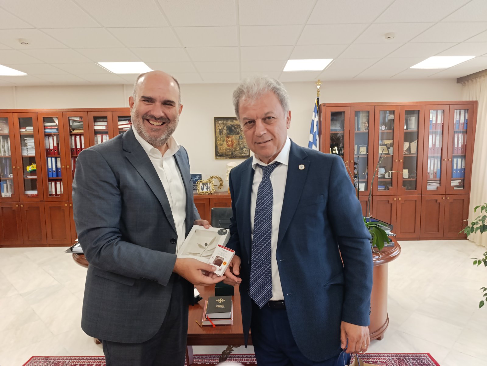 Συνάντηση του Περιφερειάρχη με τον Υφυπουργό Εθνικής Οικονομίας & Οικονομικών | Eordaialive.com Συνάντηση του Περιφερειάρχη με τον Υφυπουργό Εθνικής Οικονομίας & Οικονομικών - Eordaialive.com