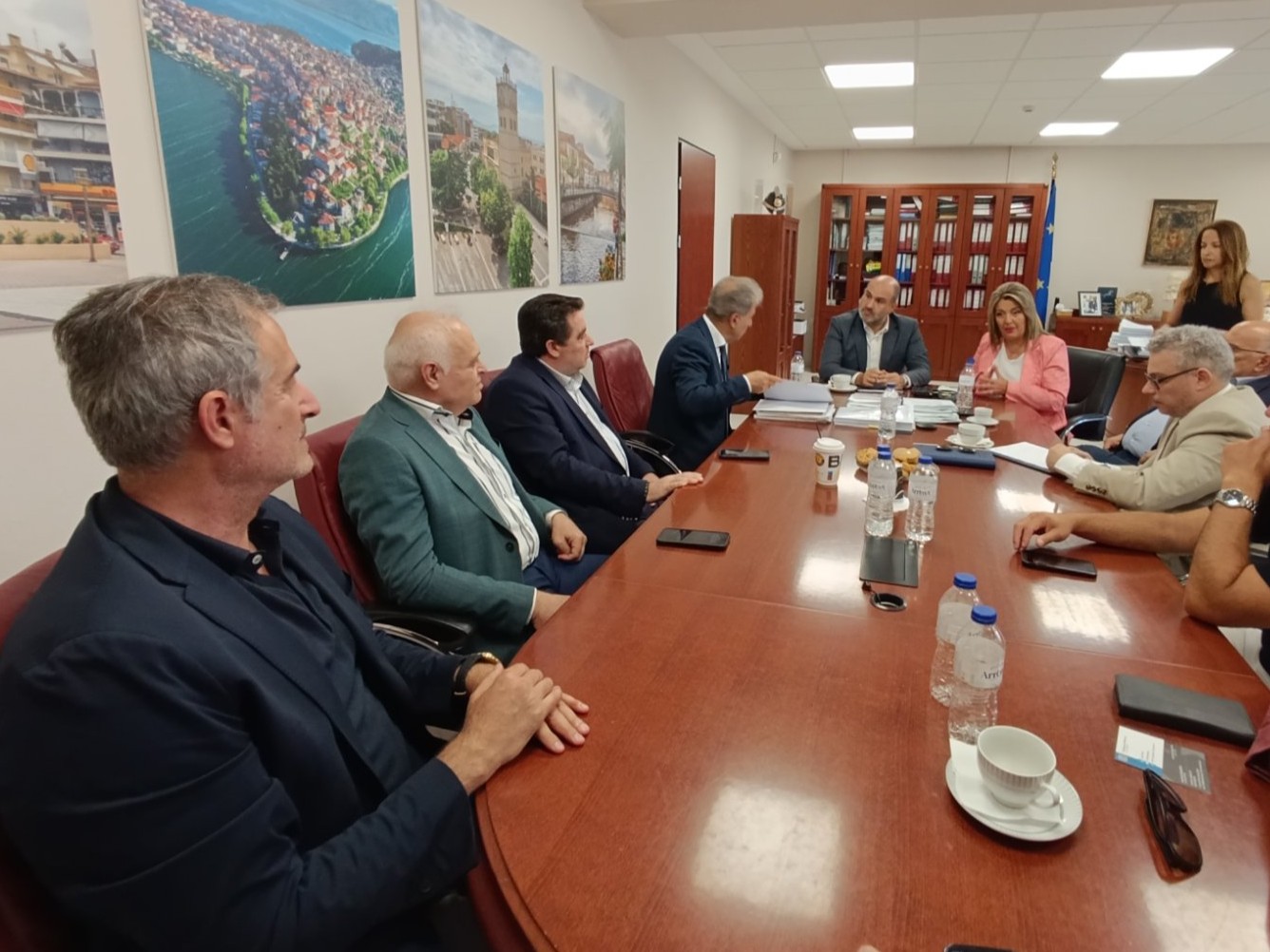 Συνάντηση του Περιφερειάρχη με τον Υφυπουργό Εθνικής Οικονομίας & Οικονομικών | Eordaialive.com Συνάντηση του Περιφερειάρχη με τον Υφυπουργό Εθνικής Οικονομίας & Οικονομικών - Eordaialive.com