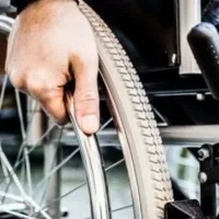 Προσωπικός Βοηθός: Μόνιμος θεσμός σε όλη τη χώρα – Αμοιβές έως 1.939 ευρώ τον μήνα