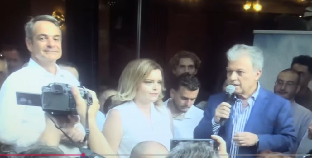 Από το «αντάρτικο» στο «Εξοχότατε»: Όταν ο ανεξάρτητος Περιφερειάρχης γίνεται απλός χειροκροτητής (βίντεο)