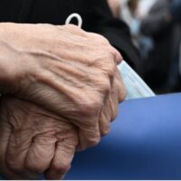 Συντάξεις χηρείας: Ποιοι θα δουν διπλασιασμό και αυξήσεις έως 470 ευρώ στις 28 Αυγούστου – Οι 4 κατηγορίες