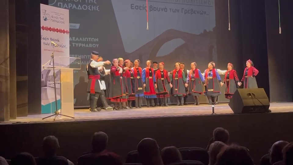 Γρεβενιώτες Κοζάνης στην αίθουσα τέχνης για την εκδήλωση ΓΕΦΥΡΕΣ-ΔΙΑΥΛΟΙ ΠΟΛΙΤΙΣΜΟΥ…ΕΣΕΙΣ ΒΟΥΝΑ ΤΩΝ ΓΡΕΒΕΝΩΝ - Eordaialive.com
