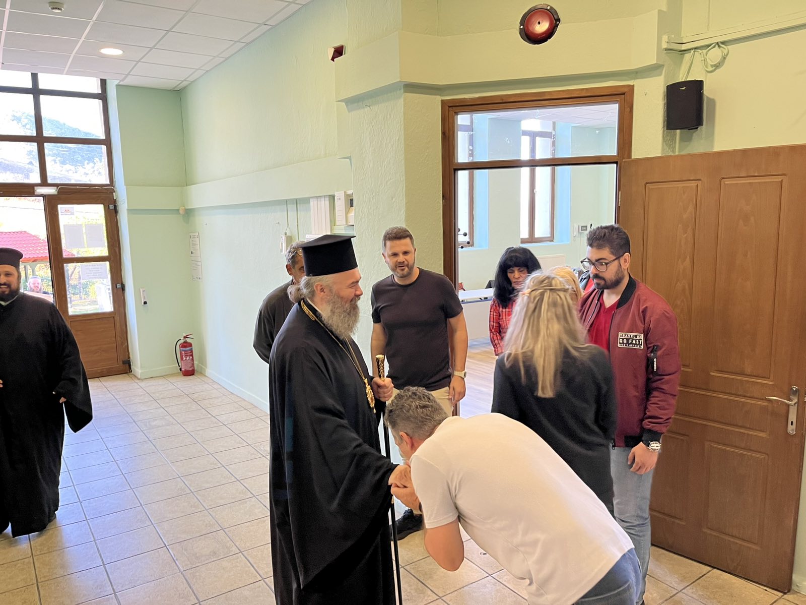 Ποιμαντική περιοδεία του Μητροπολίτου Ειρηναίου στις ακριτικές Πρέσπες - Eordaialive.com