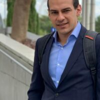 Γιώργος Παντελίδης: Σκληρές αιχμές κατά της Περιφέρειας για την έκθεση στα Κοίλα και το ενεργειακό κόστος – «Όχι φωτογραφίες μόνο για να δικαιολογούμε τίτλους»