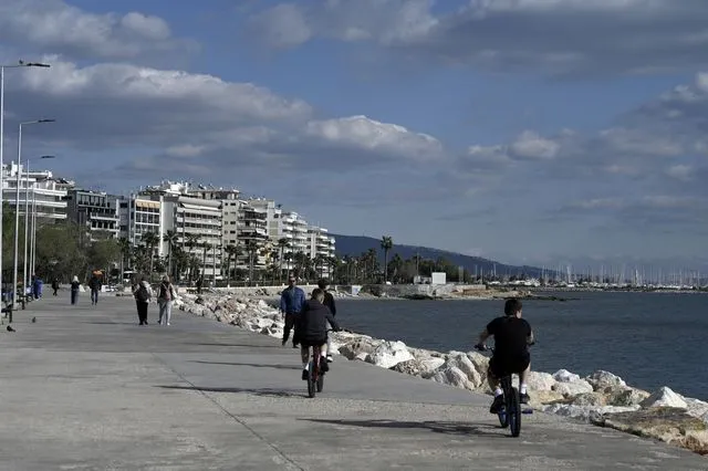 Καιρός: Μικρή πτώση θερμοκρασίας – Έρχονται βροχές από βδομάδα