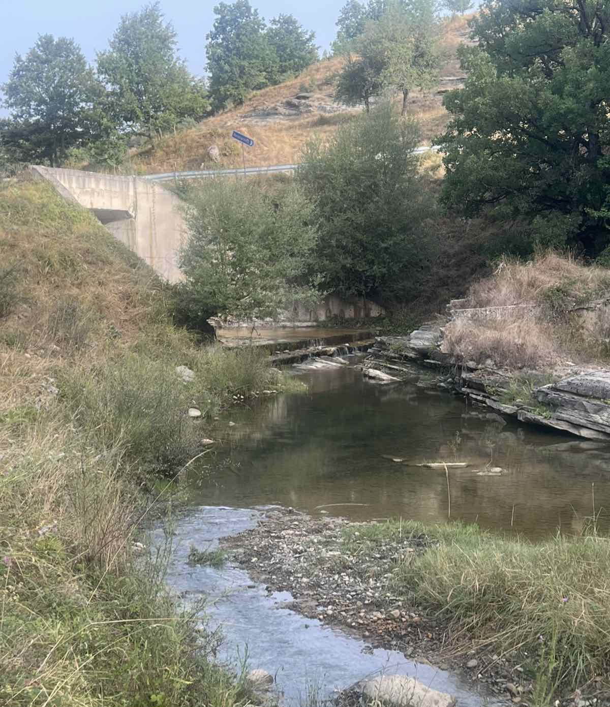 Ξεκίνησαν οι εργασίες καθαρισμού στο προφράγμα Πραμόριτσας, στο ύψος του Αυγερινού - Eordaialive.com
