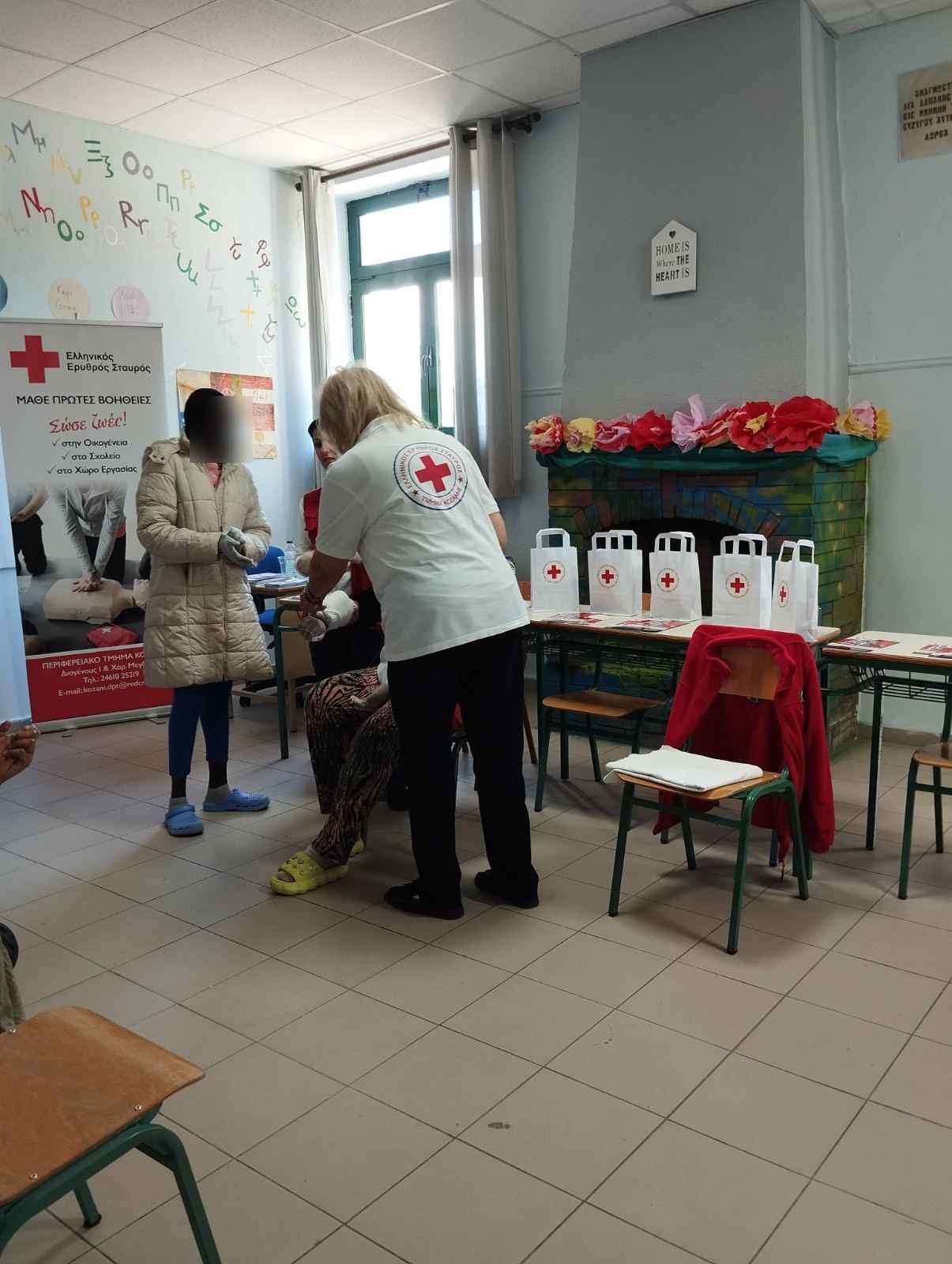 Παγκόσμια Ημέρα Πρώτων Βοηθειών: Βιωματική εκπαίδευση από τον Ερυθρό Σταυρό Κοζάνης στο Κέντρο Φιλοξενίας Ασυνόδευτων Ανηλίκων Πενταλόφου - Eordaialive.com
